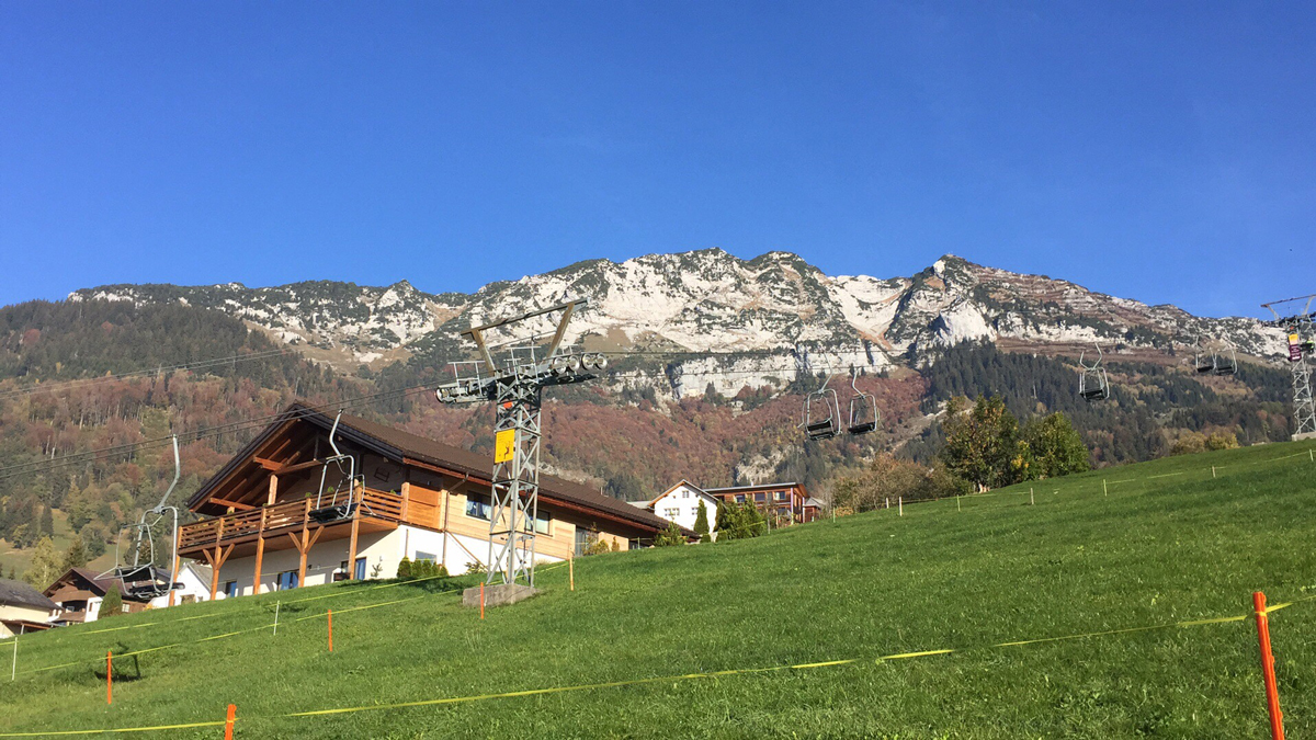 Bei der Talstation der Mattstock Sesselbahn in Amden